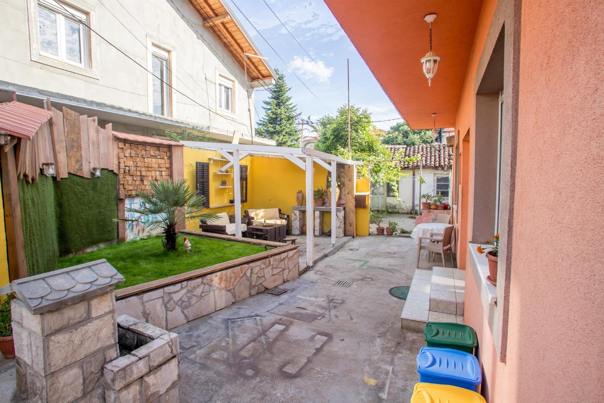Late Story Apartment Podgorica Bagian luar foto